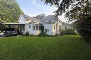 223 W 3rd Ave, Red Springs, NC 28377 - Photo 8