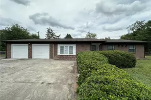 1601 Blue Springs Rd, Fayetteville, NC 28304 - Photo 1