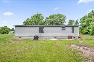 64 Outfield Dr, Bladenboro, NC 28320 - Photo 2