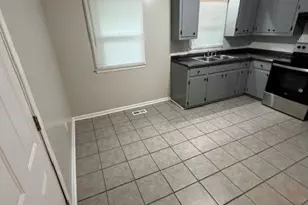 205 Chavis St, Pembroke, NC 28372 - Photo 4