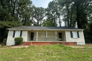 219 Colonial Dr, Fayetteville, NC 28301 - Photo 1