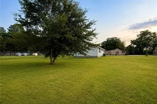409 Franklin Ave, Lumberton, NC 28358 - Photo 16