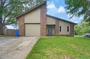 6941 Melbourne Dr, Fayetteville, NC 28314 - Photo 2