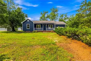302 W 6th Ave, Raeford, NC 28376 - Photo 1