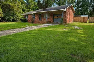 140 Berkley Rd, Saint Pauls, NC 28384 - Photo 2