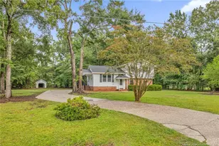 76 Robin Rd, Lumberton, NC 28358 - Photo 4