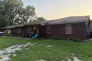 906 S Johnson St, Mount Olive, NC 28365 - Photo 1