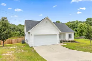 2400 Camp Lejeune Ct, Hope Mills, NC 28348 - Photo 2