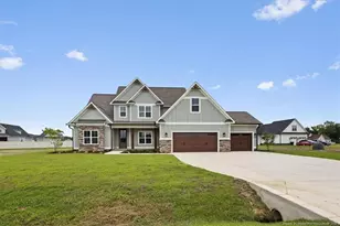 5817 Dottie Cir, Hope Mills, NC 28348 - Photo 1