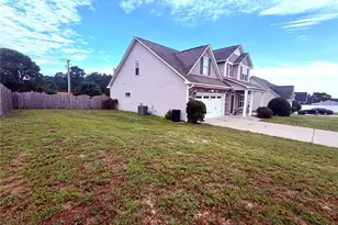 33 Blue Chip Ct, Broadway, NC 27505 - Photo 2