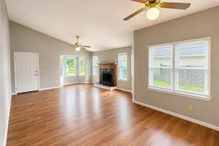 633 Winthrop Ct, Fayetteville, NC 28311 - Photo 2