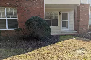 401-2 Meadowland Ct, Hope Mills, NC 28348 - Photo 2