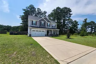 3846 Standardbred Dr, Hope Mills, NC 28348 - Photo 2