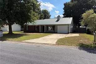 401 Northwoods Dr, Raeford, NC 28376 - Photo 2