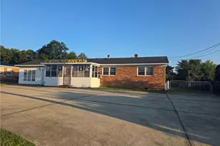 712 E Country Club Dr NW, Fayetteville, NC 28301 - Photo 2