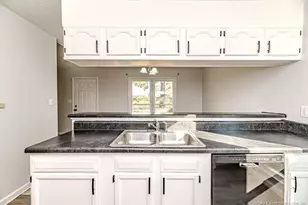 1705 Veanna Dr, Fayetteville, NC 28301 - Photo 12