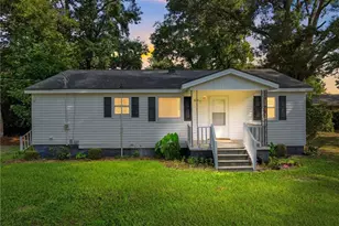 604 Calhoun St, Clinton, NC 28328 - Photo 1