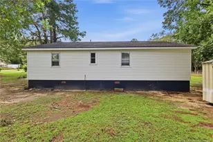 604 Calhoun St, Clinton, NC 28328 - Photo 2