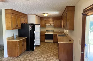 1952 Bee Gee Rd, Lumberton, NC 28358 - Photo 4