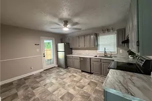 306 Folger St, Fayetteville, NC 28314 - Photo 6