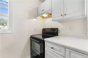 219 W Brocklyn St, Benson, NC 27504 - Photo 8