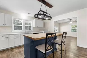 219 W Brocklyn St, Benson, NC 27504 - Photo 10