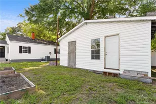 219 W Brocklyn St, Benson, NC 27504 - Photo 22