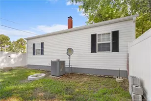 219 W Brocklyn St, Benson, NC 27504 - Photo 20