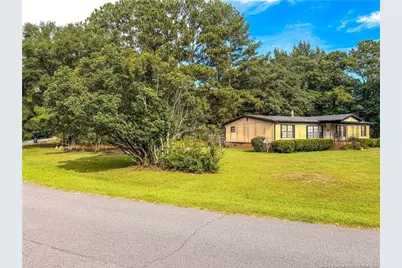 427 Lark Avenue, Lumberton, NC 28358 - Photo 2