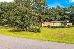 427 Lark Ave, Lumberton, NC 28358 - Photo 2