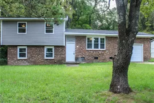 2406 W Brinkley Dr, Spring Lake, NC 28390 - Photo 2