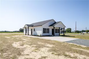 689 McLamb Rd, Dunn, NC 28334 - Photo 2