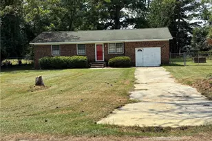 501 Rosewood Dr, Fairmont, NC 28340 - Photo 2