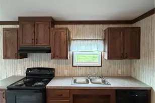 888 Roberta Rd, Fairmont, NC 28340 - Photo 4