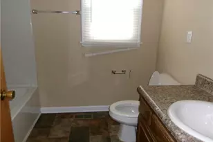 301 W Vinson Ave, Autryville, NC 28318 - Photo 8