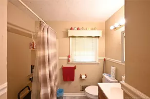 1053 Hargrove St, Henderson, NC 27536 - Photo 16