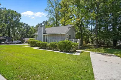 417 Crestview Street, Sanford, NC 27330 - Photo 2