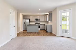 4050 Racking Horse Rd, Hope Mills, NC 28348 - Photo 6