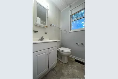 505 E Sixth Avenue, Raeford, NC 28376 - Photo 6
