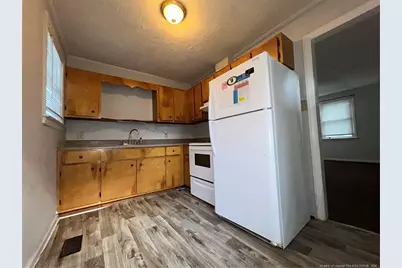 505 E Sixth Avenue, Raeford, NC 28376 - Photo 4