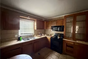 209 S Patterson St, Maxton, NC 28364 - Photo 2