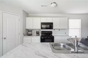 913 Sapphire Stone Ln, Hope Mills, NC 28348 - Photo 6