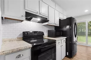 900 Hollydale Ln, Fayetteville, NC 28314 - Photo 10