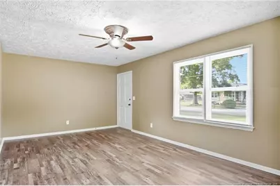109 E Walnut Street, Bladenboro, NC 28320 - Photo 8