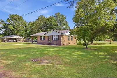 109 E Walnut Street, Bladenboro, NC 28320 - Photo 2