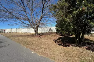 401 Montcrest Dr, Kernersville, NC 27284 - Photo 1