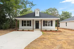 211 E Washington St, Coats, NC 27521 - Photo 1