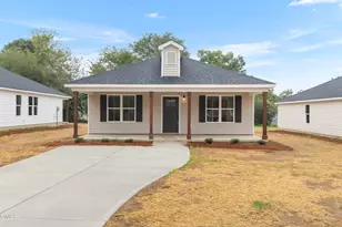 221 E Washington St, Coats, NC 27521 - Photo 1