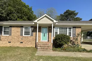 305 Briarcliff Dr, Dunn, NC 28334 - Photo 1