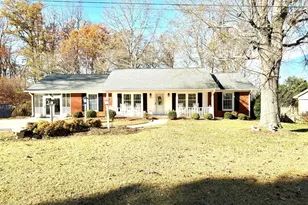 424 Tanglewood Cir, Roxboro, NC 27573 - Photo 1